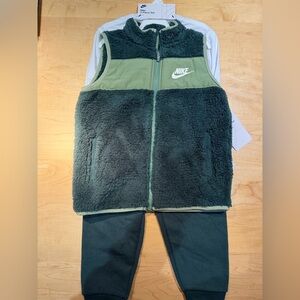 NWT Nike Boys 6 three piece set with vest